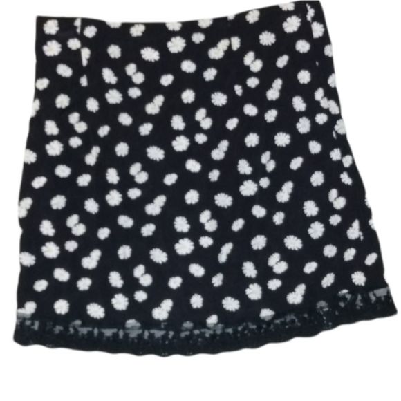 Forever 21 Black Skirt with Daisies , Lacey Trim , and a Small Side Slit 🌼🌼🌼 - Picture 2 of 7